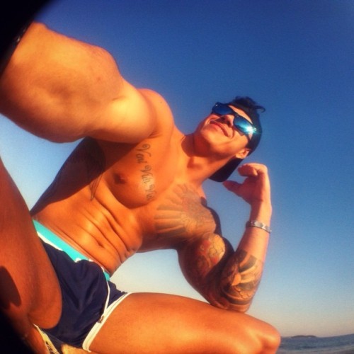 zoommalebody:  Rafael Muniz instagram 