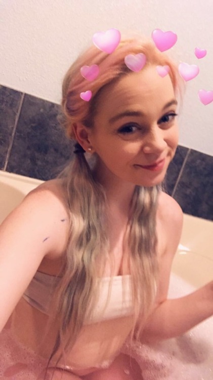 indicasprincess: Silly Angel takes Snapchat selfies