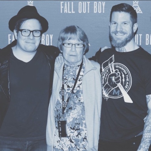 patrickstumpforlife: Patrick, Andy’s mom, and Andy! Great picture of them. 