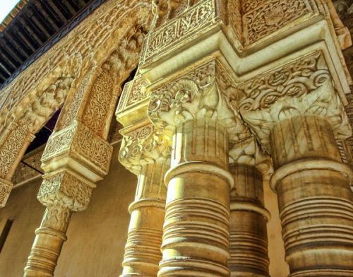 Columns with Islamic Decoration From the Collection: Zakhrafah/Arabesque (Islamic Artistic Decoration)
Originally found on: islamandart