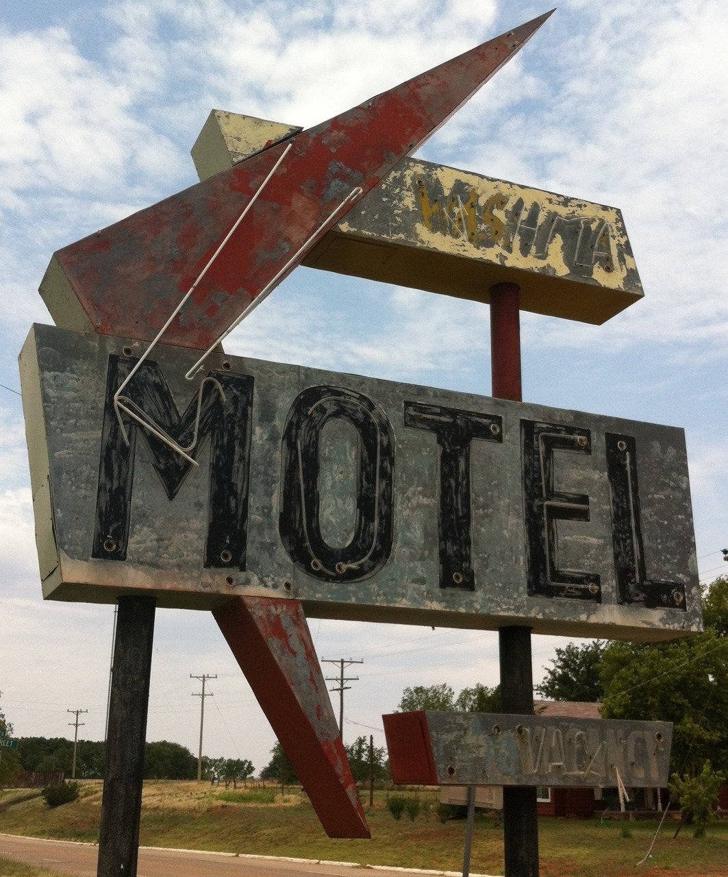 jukeboxmafia:  Motel Signs on Route 66 in Oklahoma Photos by Blake Thompson 