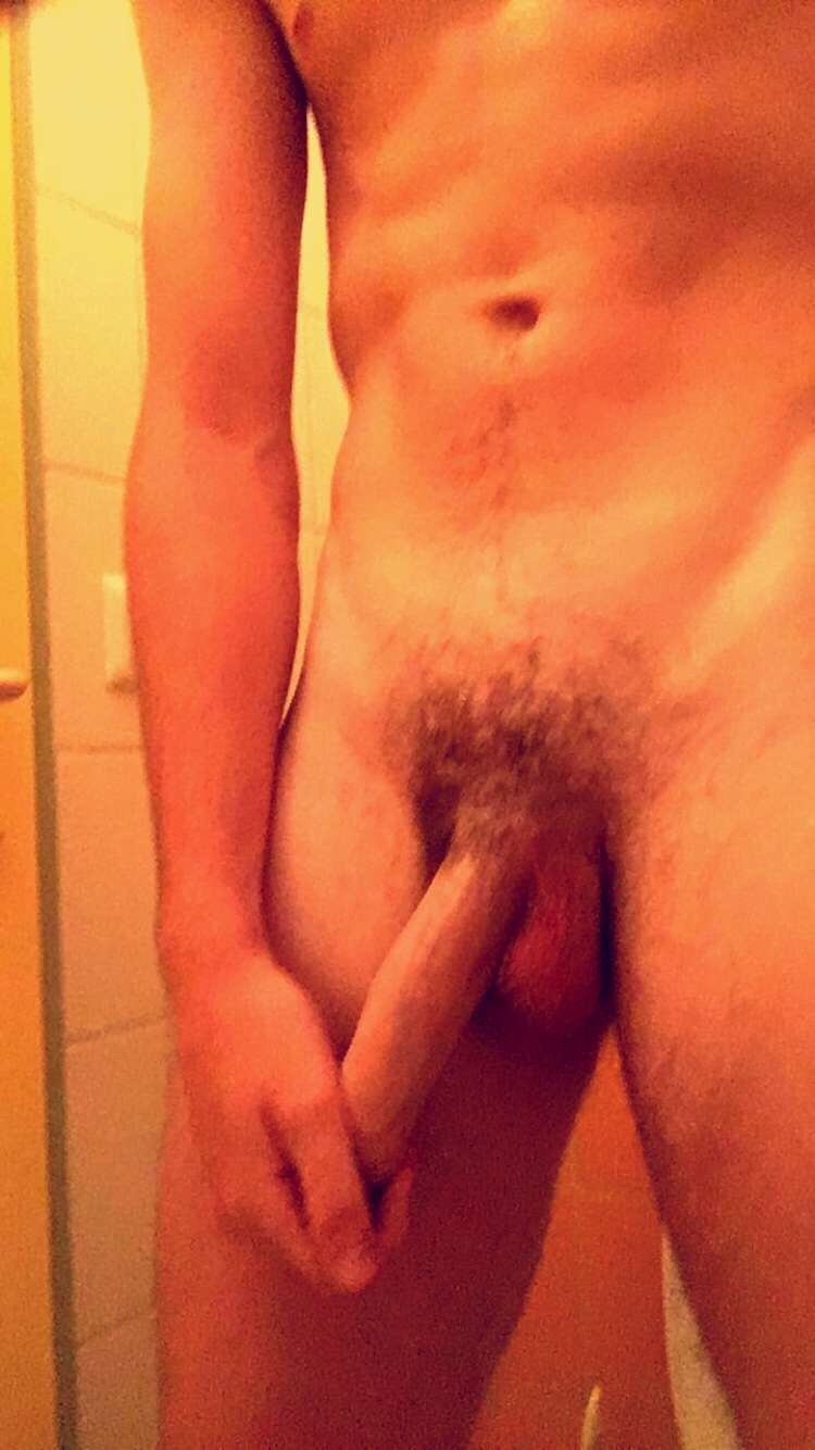 exposedsnapbois:  Footballer currently in Austria with his team on pre season training
