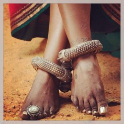 ifeetfetish:  I want!! #foottattoo#footart#silver#jewellery #footfetish#tribal#bohemian #boho #anklets#oliveskin#duskybeauty#nailart#tattoo by sambritabasu http://ift.tt/Re4RgI