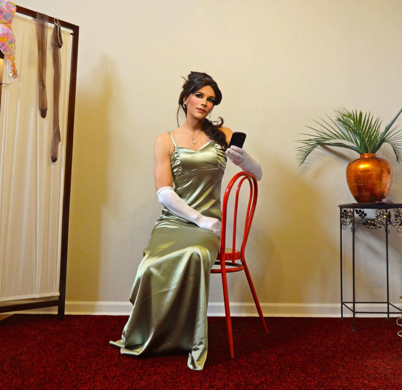 onlymonica:  This is my ‘are you ready to leave this place yet?’ look.  Formal