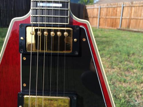 guitarlust:  Gibson Flying V Custom - MY KNEES, SUDDENLY THEY ARE SO WEAK. 