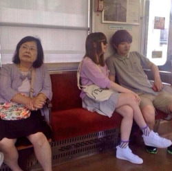 milky-honey:  KPP spotted on the train!! 