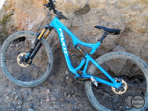First Ride Review: Pivot Mach 429 Trail reviews.mtbr.com/first-ride-review-pivot-mach-429-tra