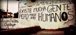 accionpoeticaamerica:  Existe mucha gente pero pocos seres humanos