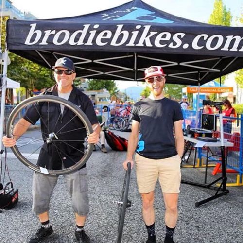 brodiebikes: Grease @bruce_spicer and @_meat_ doing neutral pit for #girodiburnaby #bcsuperweek #ubc