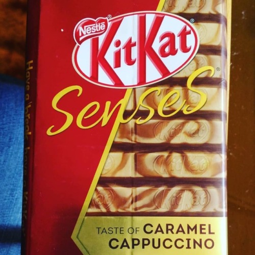 تجربه بسیار خوشمزه از #کیت_کت ترکیب کارامل و کاپوچینو و به به#kitkat @kitkat (at Mehrshahr) https: