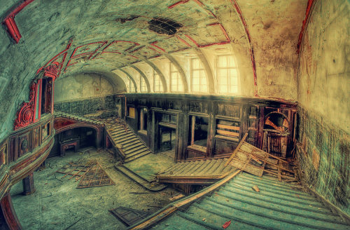 :+Watch: PatiMakowska’s gorgeous Gallery, filled with lovely landscapes and abandoned spaces!