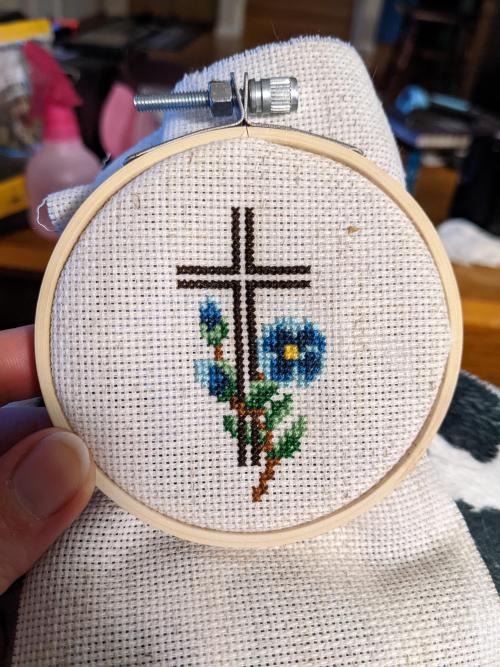 Floral Crucifix stitched by sjsteiner77.“Pattern found on Pinterest, and I changed the colors to thi