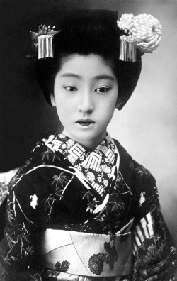 okiya:  Chiyoha 1910 (by Blue Ruin1)  Tatsuko
