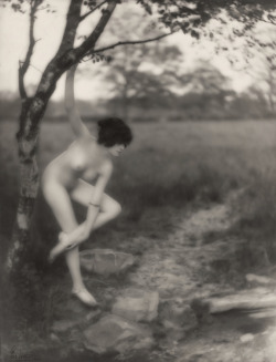 killerbeesting:  Emil Otto Hoppé – Ruby Lorraine, 1918