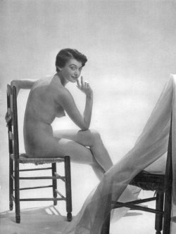 oldalbum:  Emile Savitry - Nude in chair,