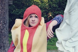 joshpeck:  my friend had her senior portraits done in a hotdog suit