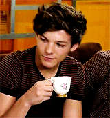 theboyfriendstagram:  theboyfriendstagram:  Scott: have any of you gotten a girlfriend just for the winter? One Direction: *goes silent for a couple of seconds* Me:   Scott: have any of you gotten a girlfriend just for the winter? Liam:  Niall:  Zayn: