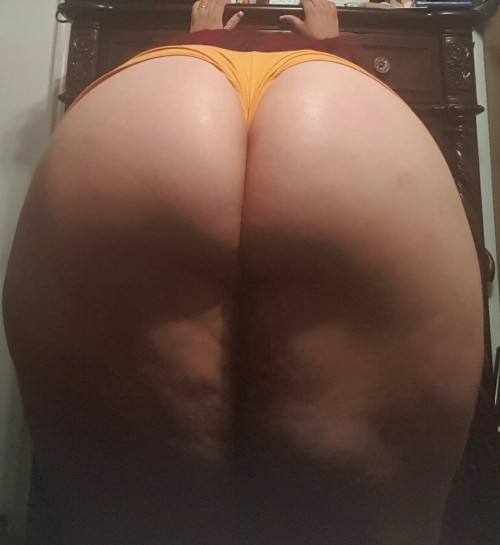 tixok:  naughtytattooedangel:  I know how you love this view @tixok  This view always give me a bonner @naughtytattooedangel
