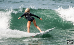 biczozb:  Pro Surfer via /r/fitgirls http://ift.tt/1JY6RSS