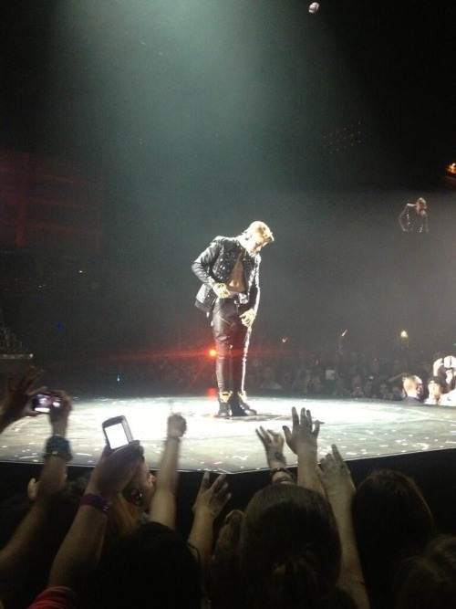 justin-biebs-news:  Shirtless Biebs in Arnhem. 