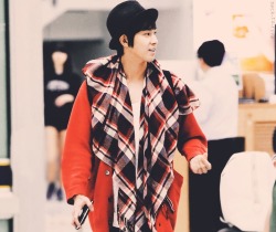 back-to-five:  11/? Dong Bang Shin Ki airport pics 