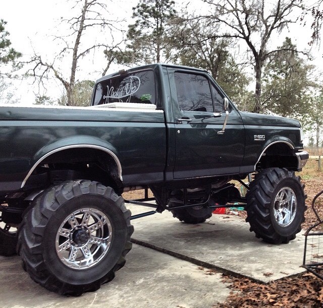 kissing-in-lifted-trucksxx:  dieselsins:  dearr lorrdddd🙌😍😩  Holy hell 😍😍😍