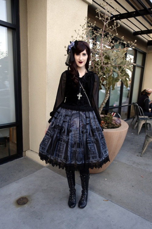 konekoanni: Library-themed outfit that I wore to my author friend’s book signing! This print h