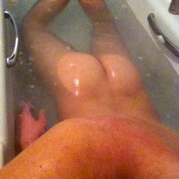 amateurs-gay:  Marco84, Paris, France. Salut, pour commencer j’aimerais vous dire