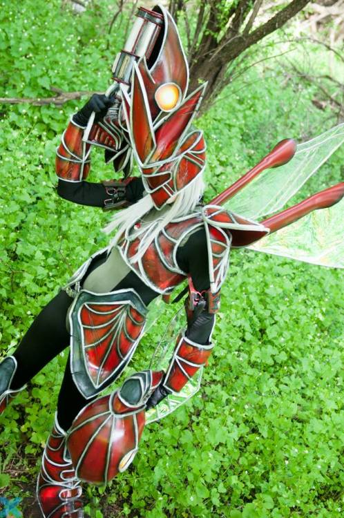 sisusquid:  Another set of my Scizor Gijinka photos from ACEN! My favorite parts about Scizor are the head piece, the wings, the claws and the stompy feet. That’s what I tried to capture in my Gijinka. Plus I wanted Scizor to look like a badass motorcycle