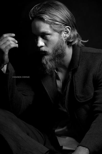 aperhapshand:  vimandvigour:  blog-girl-on-film:  Travis Fimmel by Amanda Demme 