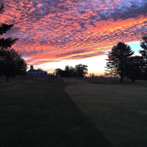 nhprep:Post-Lunar Eclipse // 6:32am sunrise (at Concord Country Club Inc)