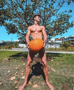 those-hot-snapchat-guys:  Come on! Drop the pumpkin 🎃 