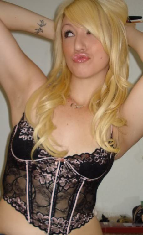 mymarinemindpart3:  Sexy Blonde Army gf pt 3