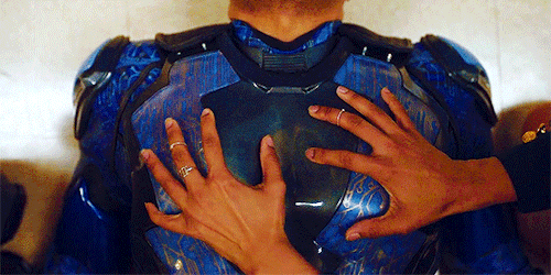 [five gifs of jennifer pierce discovering and then using her powers. gifs one, three, and five are o