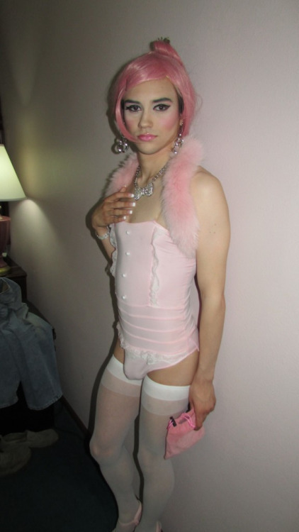 shelleyfaggirlshelley:hombre47sworldbisex: Mmmmmm que delicia rica pretty ~ Gosh, i hope she has a w
