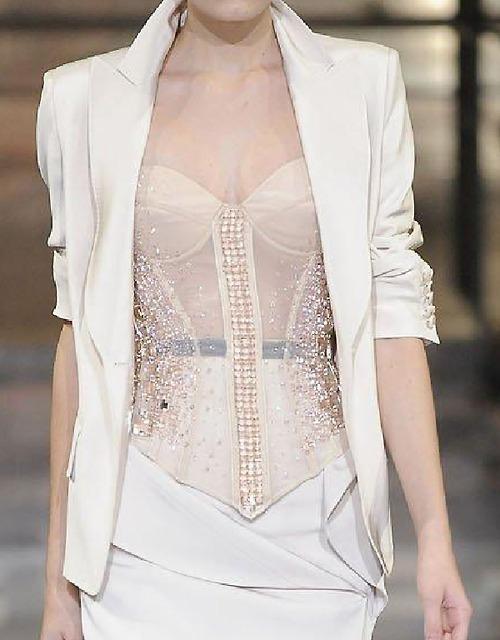 judith-orshalimian:  Antonio Berardi spring/summer 2010 corset ;)