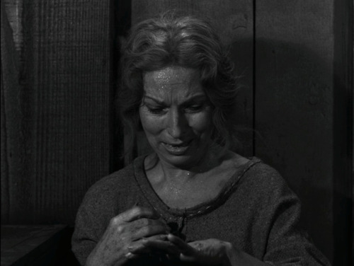 2.15 The InvadersDirector: Douglas HeyesDirector of Photography: George T. Clemens“This is the woman
