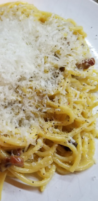 food-porn-diary:  [OC] Carbonara.