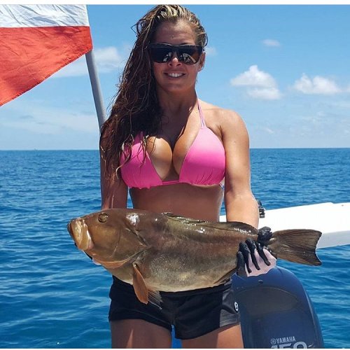 @kellie_strange has been approved! #selfie #bikini #fish #fishing #bikiniselfie #boat #ocean #bikin