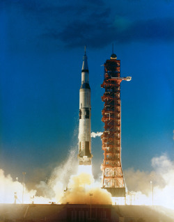 humanoidhistory:  Apollo 4 blasts off from
