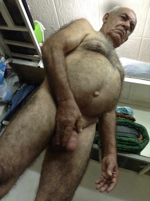 gayoviejo:  Mmmmm viejito caliente.