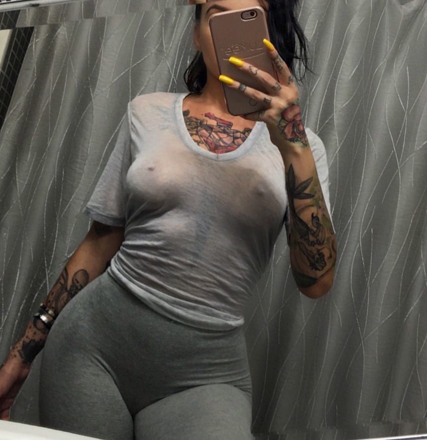 slim-n-wide:  Alby RydesWhat a beauty!Follow “Small Waist Curves” for more:http://www.tumblr.com/follow/slim-n-wide