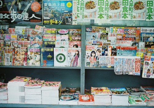 mitsutakatajiri: 東京スナップ／Tokyo candid（戸越銀座）Nikon F3・Zoom Nikkor 35-105mm F3.5-4.5/LOMO400