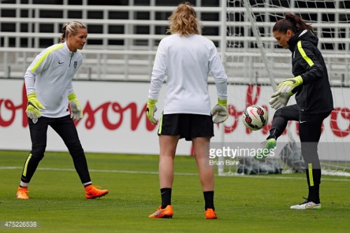 kriegsxharris:BroTPS I didn’t know I needed:The keepers: - Ashlyn Harris - Alyssa Naeher - Hope Solo