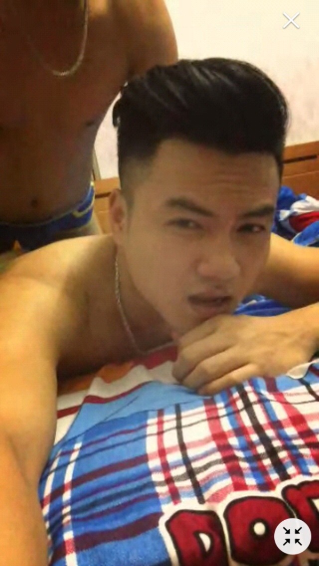 megaaplova:  sexydick981:  sinkunbee:  hotguyszz:  Vietnamese guys anal fucking public