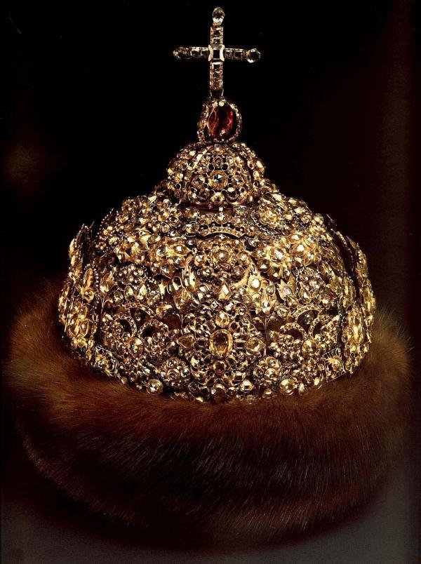 lostsplendor:  Russian Royal Headdress, 14th-17th Century: Shown and Listed Chronologically: