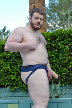 kleenblazefun:love to see thick men with