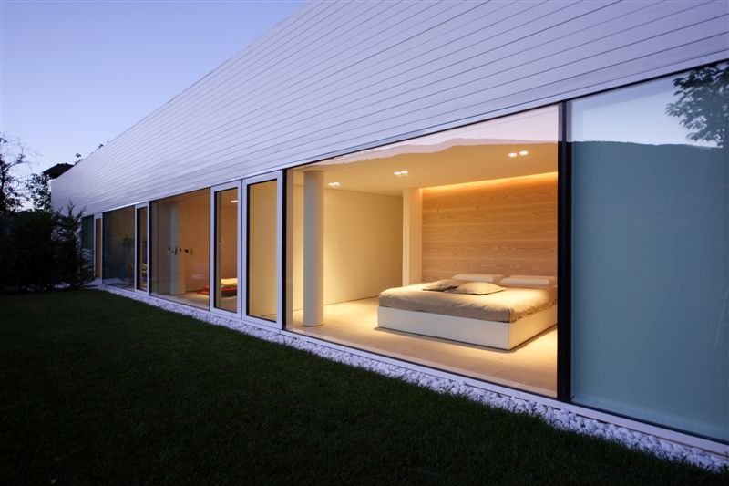 life1nmotion:  Milan-based studio JM Architecture has designed the Lake Lugano