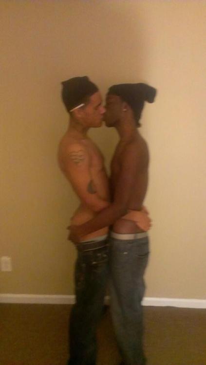 themanbehindtheman:  omgbigdickniggas:  That hot  OMG!!!!! HOTTTTTTT AF
