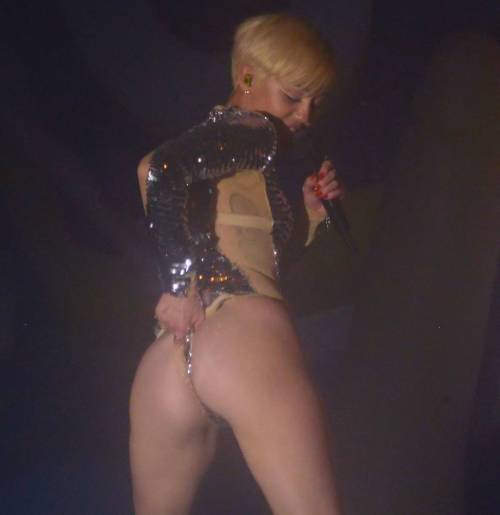 tiny0600:  hornyman550:  tiny0600:  annaborenda:  hotsexyfemalecelebs:  Miley Cyrus  do you get off on? http://annaborenda.tumblr.com/tagged/miley  would love to get my tongue between Miley’s ass cheeks  Ok me too  would love to get her the real thing